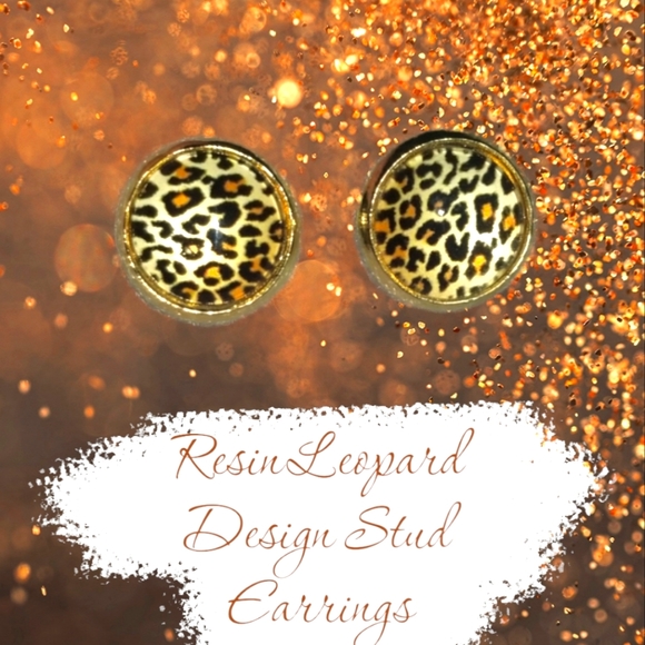 2 Pairs Resin Leopard Studs - Picture 1 of 4